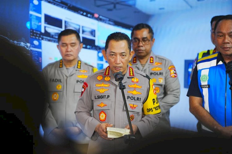 Tinjau Jasa Marga Command Center, Kapolri Pastikan Penanganan Arus Balik Berjalan Lancar dan Aman